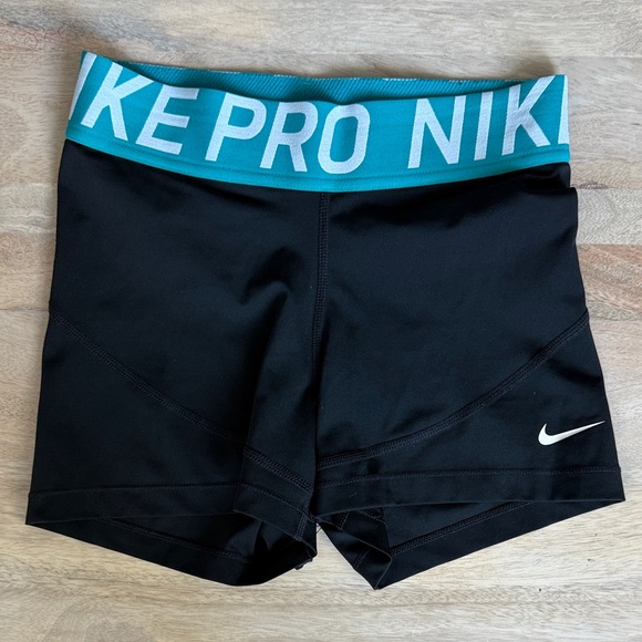 NIKE Dri-Fit Shorts - Picture 1 of 3